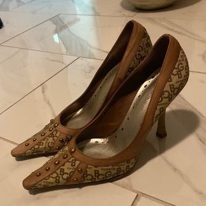 (6) 36- BCB Girls vintage pumps